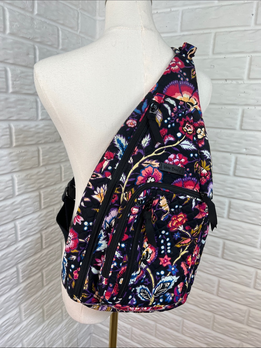 VERA BRADLEY FOXWOOD SLING BAG QUILTED FLORAL NWOT